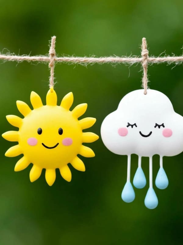 Солнышко и туча персонажи на веревки на зеленом фоне