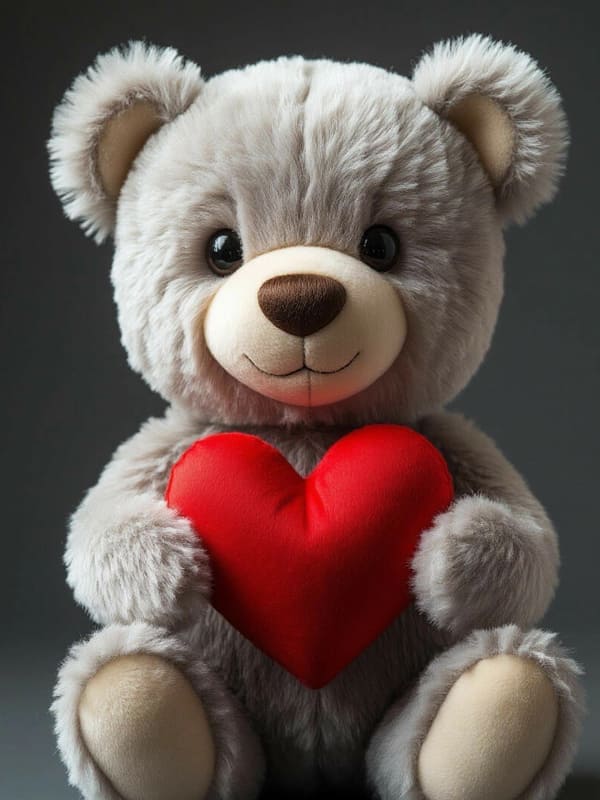 Плюшевый мишка игрушка с большим красным сердцем